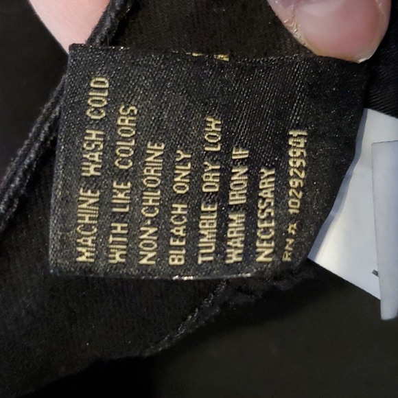 NWOT Suzanne Betro Black Skinny jeans. Size 12. - Picture 5 of 6